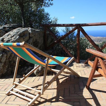 Rocca Del Vento Bed & Breakfast San Pantaleone Exterior photo