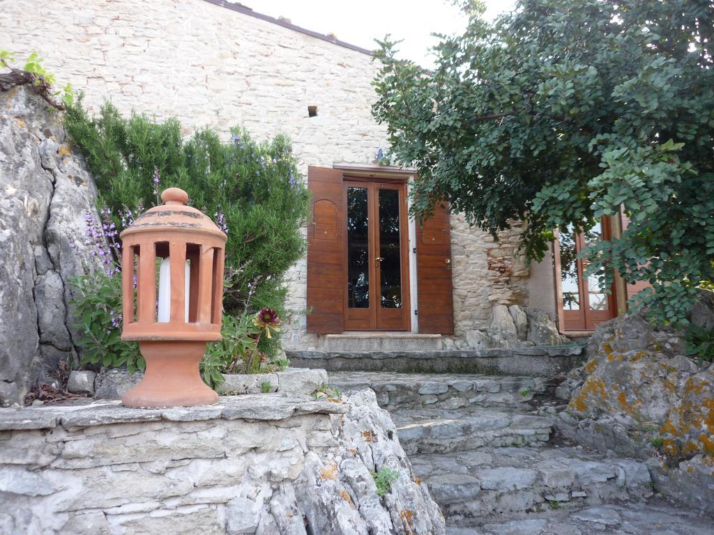 Rocca Del Vento Bed & Breakfast San Pantaleone Room photo