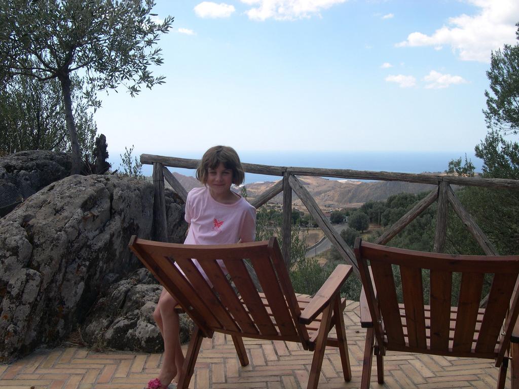 Rocca Del Vento Bed & Breakfast San Pantaleone Room photo