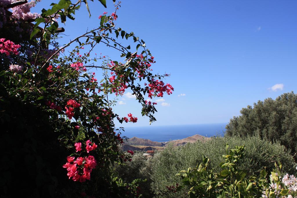 Rocca Del Vento Bed & Breakfast San Pantaleone Exterior photo