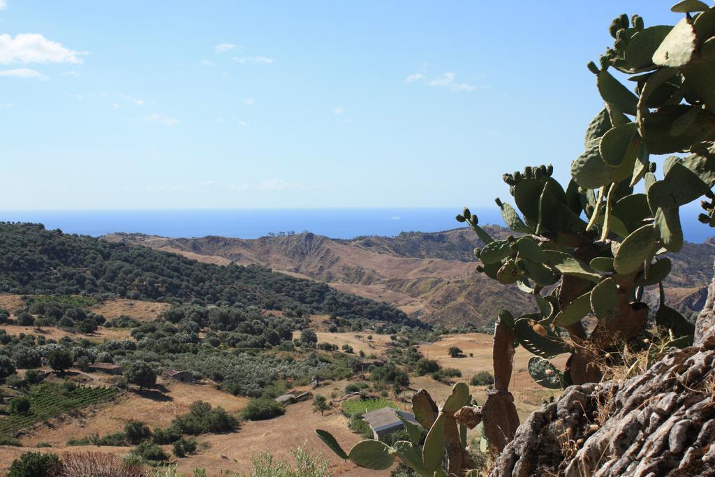 Rocca Del Vento Bed & Breakfast San Pantaleone Exterior photo